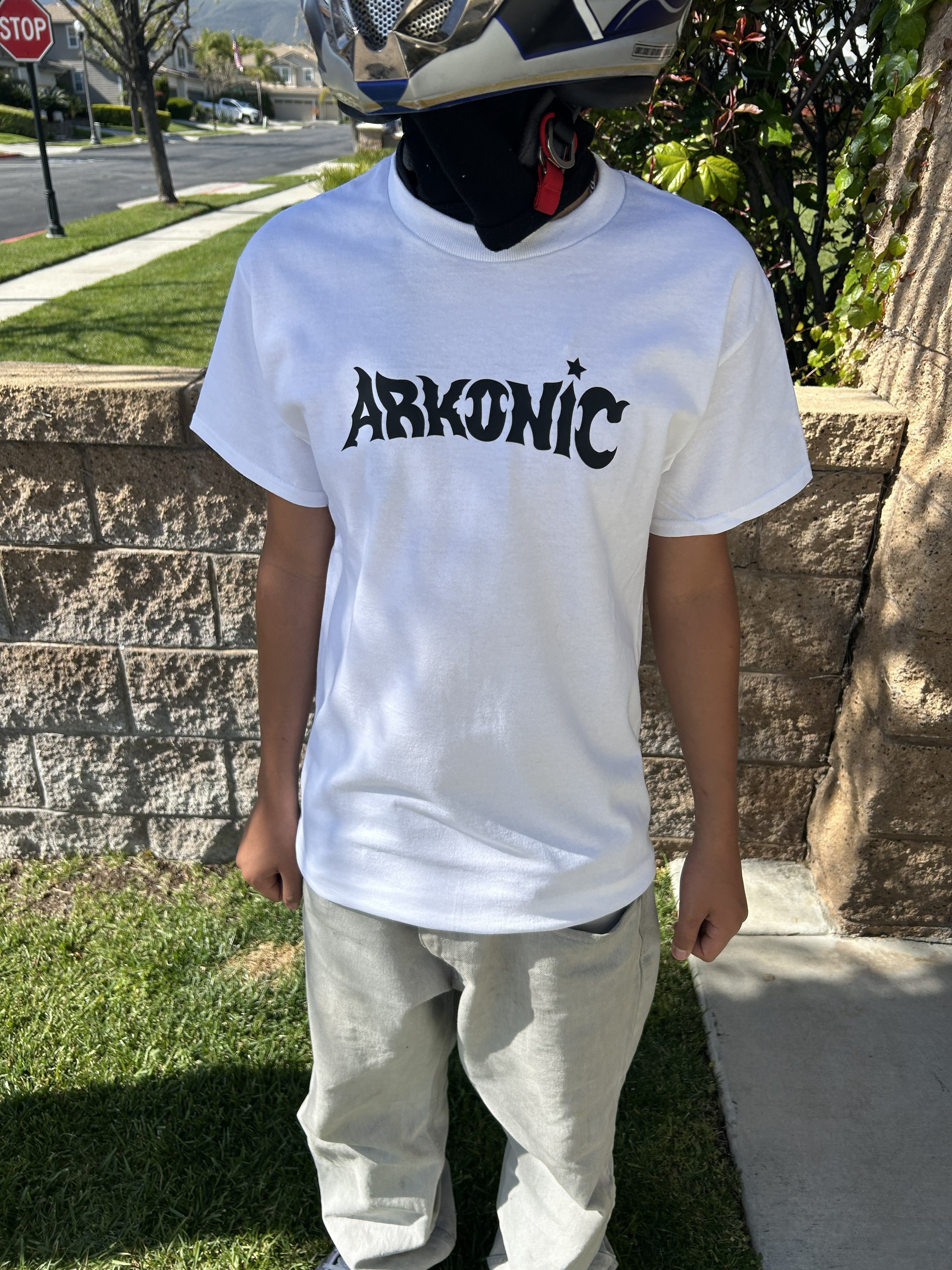 Arkonic tee - black and white.